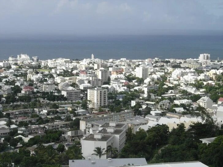 Сен дени реюньон. Saint denis город. La réunion франция. Остров реюньон франция. Реюньон остров столица.