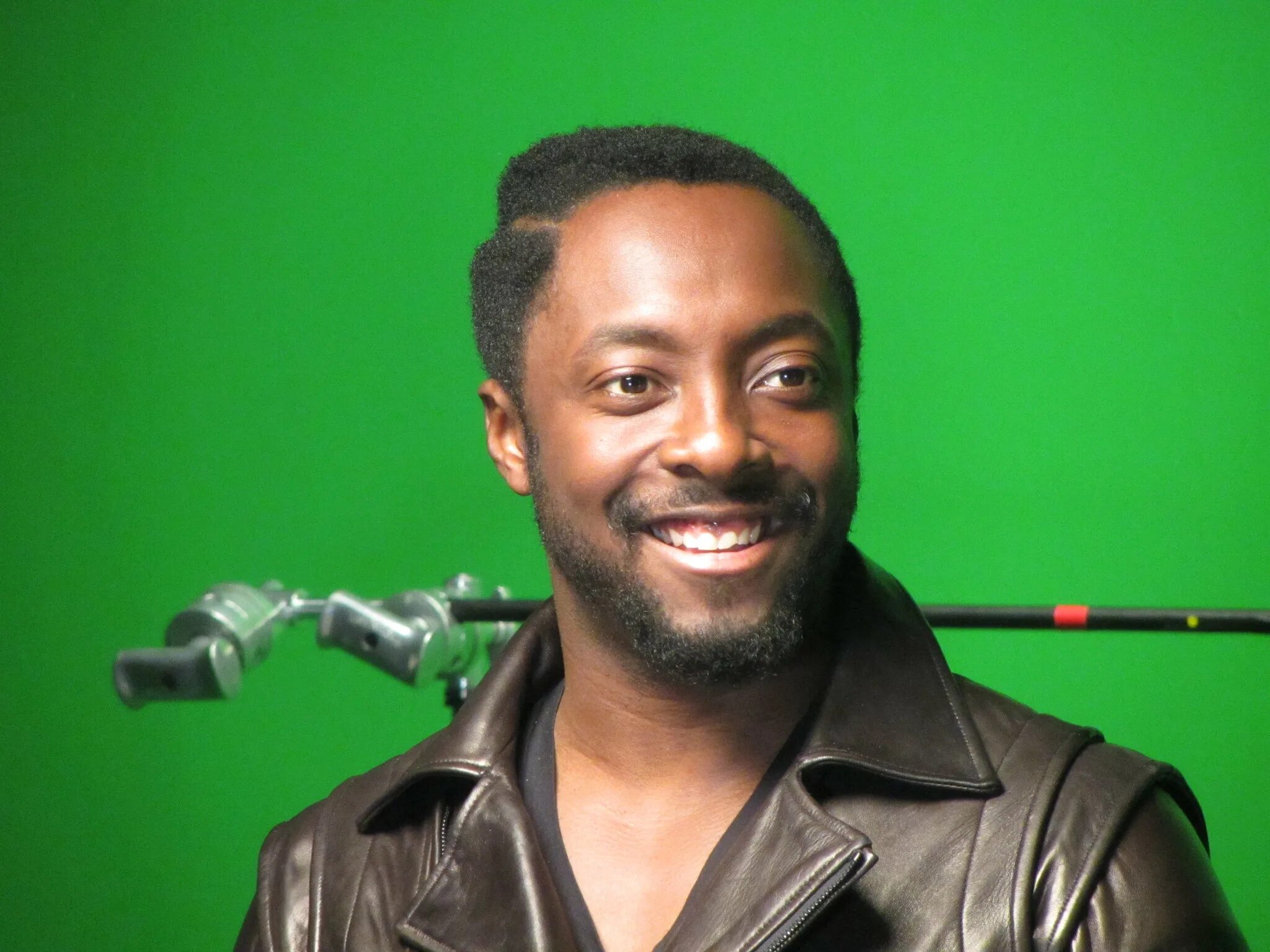 And i will. Will.i.am. уильям адамс рэпер. will i am в 2000. will.i.am 2025.