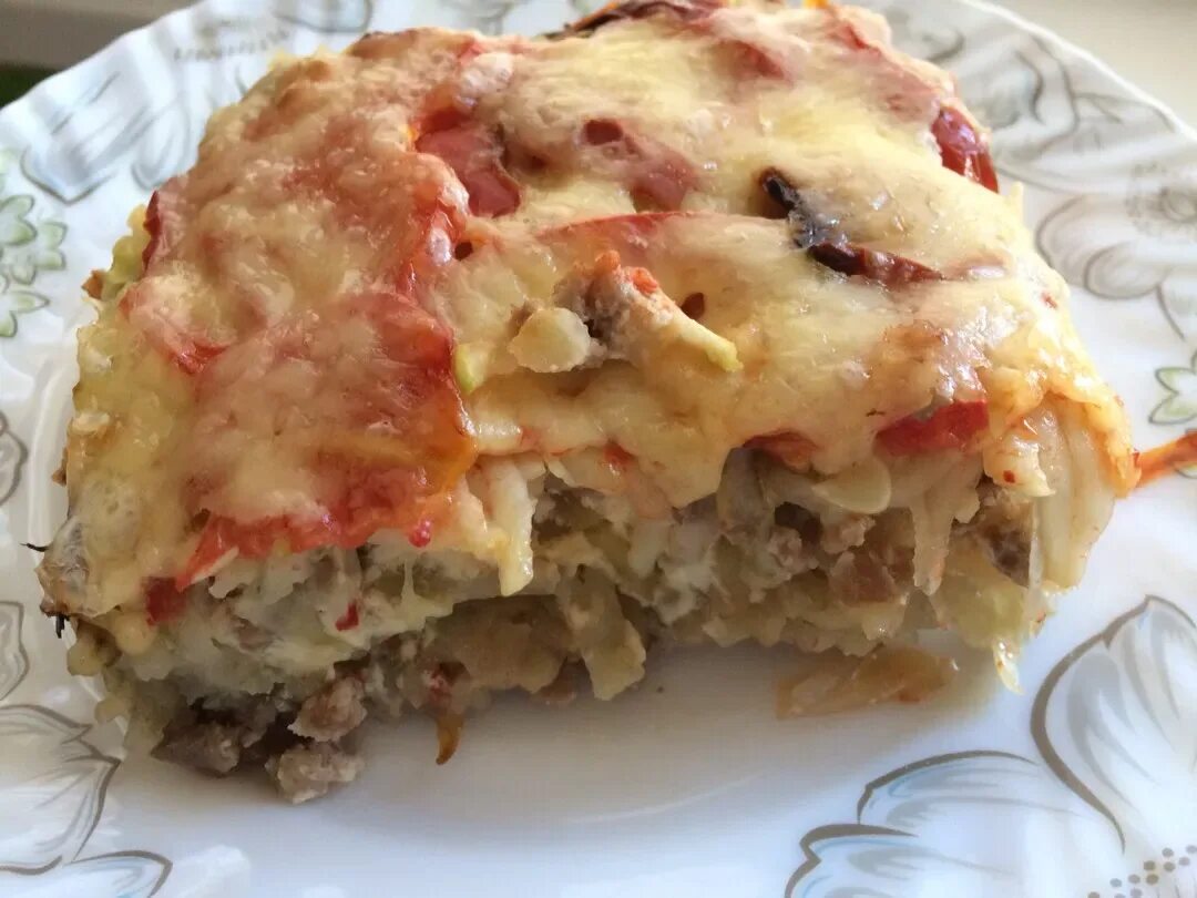 Запеканка фарш тесто. Запеканка с фаршем и картофелем. запеканка из картошки и фарша. запеканка картофельная с фаршем в духовке. запеканка из фарша и картофеля в духовке.