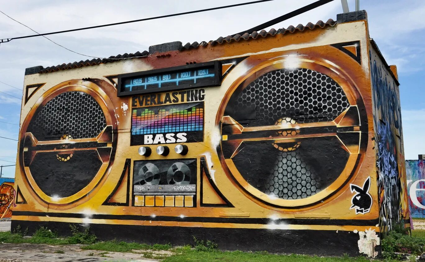 Custom boombox. Гламурный магнитофон. самый большой бумбокс в мире. boombox церковь. бумбокс атланта.