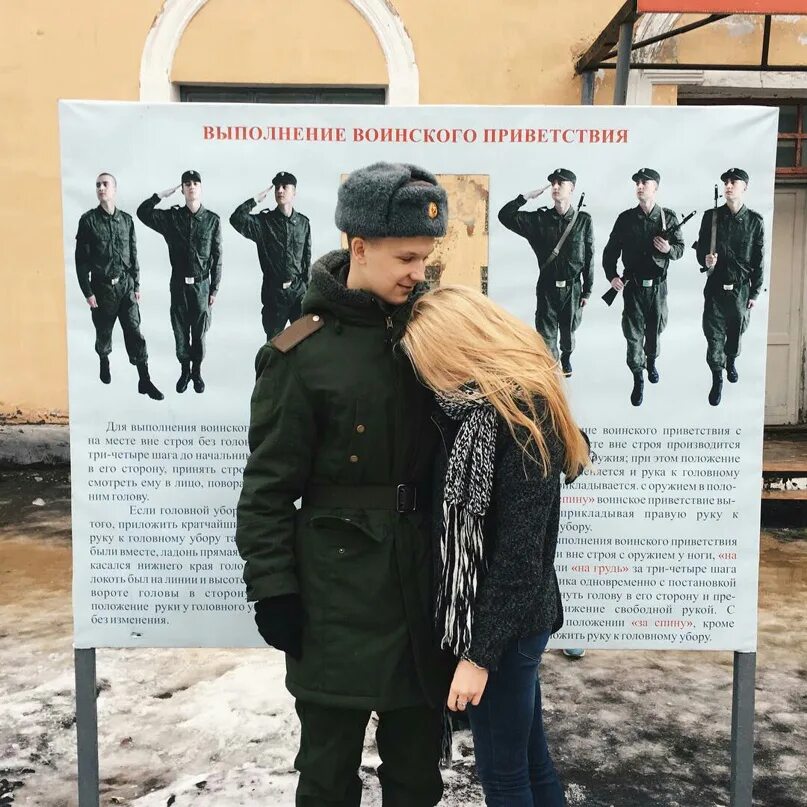 Как правильно отдавать воинское приветствие. Воинское приветствие. выполнение воинского приветствия в помещении. воинское приветствие и порядок его выполнения. отдание воинского приветствия.