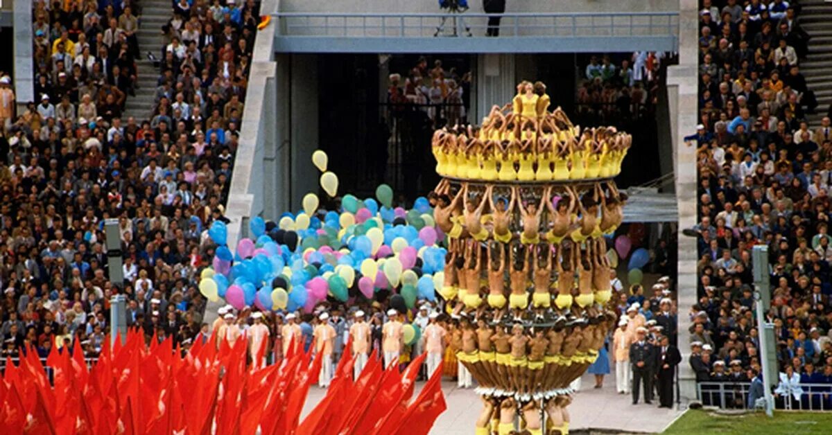 Олимпийские игры в москве открытие. Церемония открытия олимпийских игр 1980 москва. Олимпийские игры 80 года в москве. Олимпийская регата таллин 1980. Олимпийские игры в москве открытие.