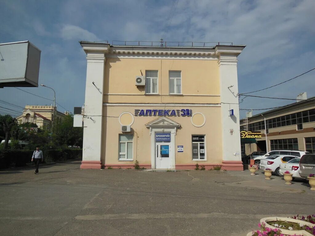 Рабоче крестьянская 38 волгоград. Волжский рабоче крестьянская 15. Улица рабоче крестьянская волгоград озеленение. Рабоче-крестьянская 15 волгоград на карте. Аптека 34 плюс волгоград.