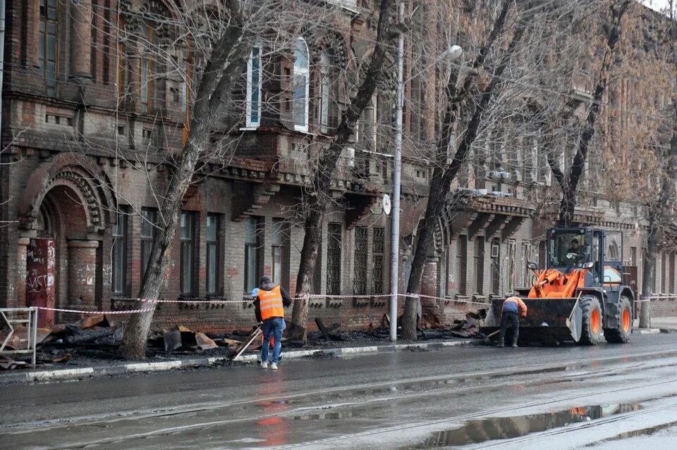 Сегодня вечером 23.03 2024. Самара дом Челышева Красноармейская. Пожар. Пожар на Красноармейской. Разрушенное здание.