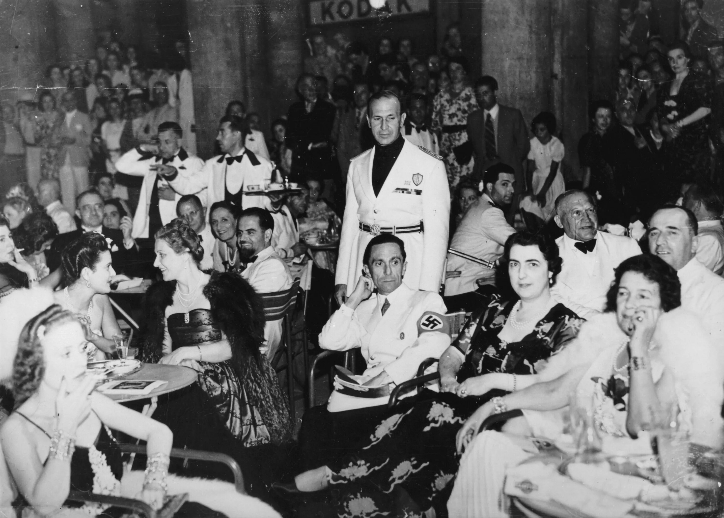 Первый венецианский кинофестиваль 1932 год. Первый кинофестиваль 1932 был проведен. 1932 в венеции состоялся первый международный кинофестиваль. Первый кинофестиваль 1932 был проведен. Венецианский кинофестиваль 1932.