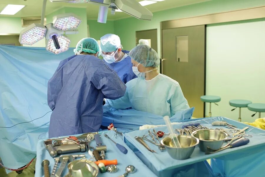 Операционная медсестра спб. Медсестра в операционной. Международный день операционной медицинской сестры. Медицинская сестра в операционной. Операционные медсестры.