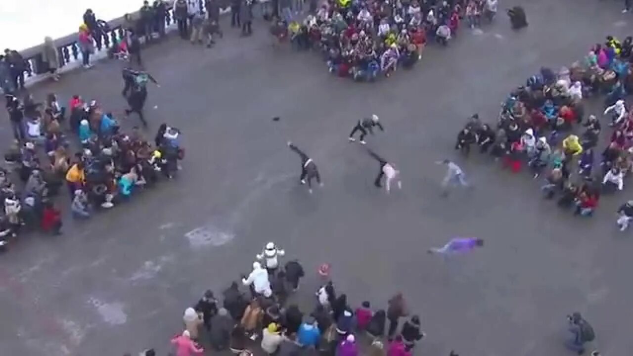 Флешмоб на горах. Флешмоб воробьевы горы. свадьба на воробьевых горах флешмоб. флешмоб на воробьевых горах 26.02.2012 года. флэшмоб на воробьевых горах голуби флэшмоб.