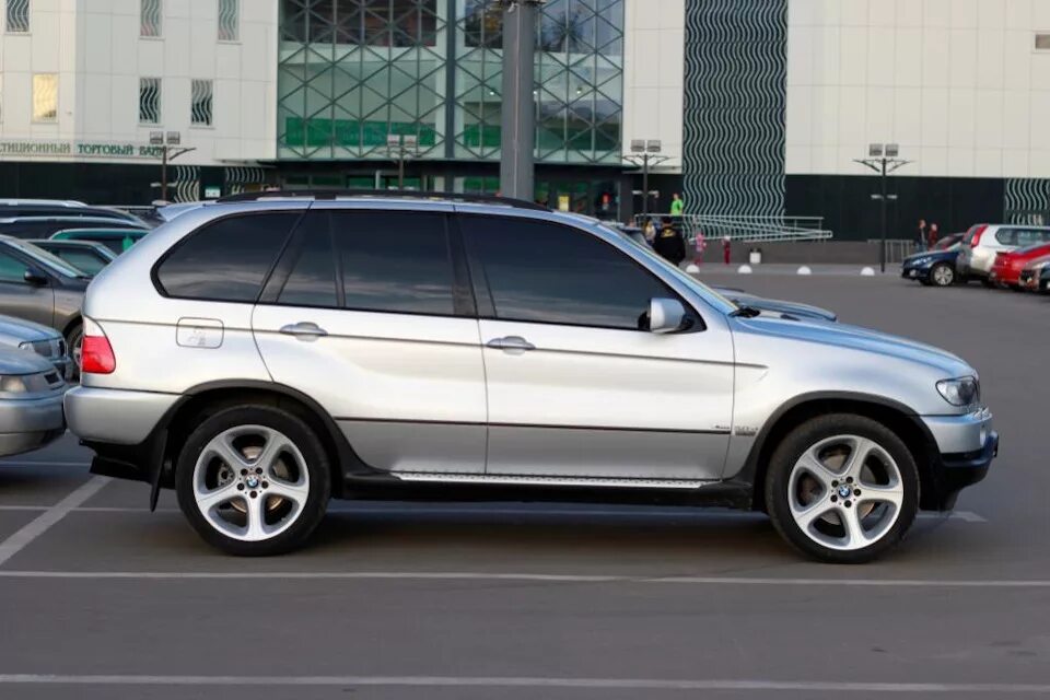 Шины бмв х5 е53. BMW x5 e53 r19. Диски 87 стиль BMW x5 e53. BMW e53 87 стиль. BMW x5 e53 на стиле.