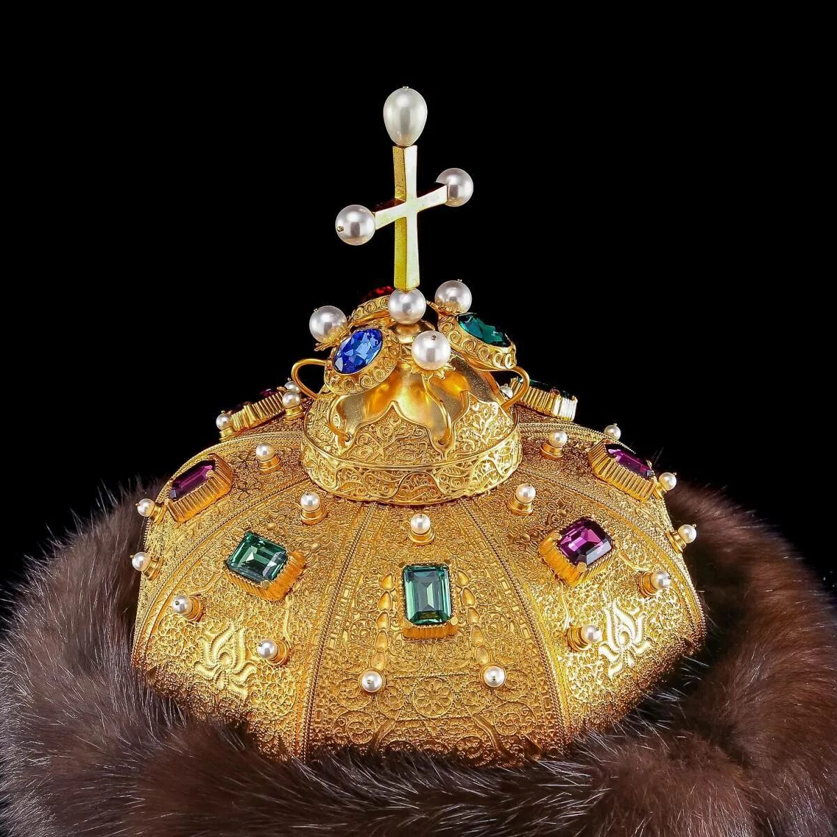 Шапка мономаха сейчас. Шапка мономаха. остров шапка мономаха. шапка мономаха фэнтези. шапка мономаха иркутск.