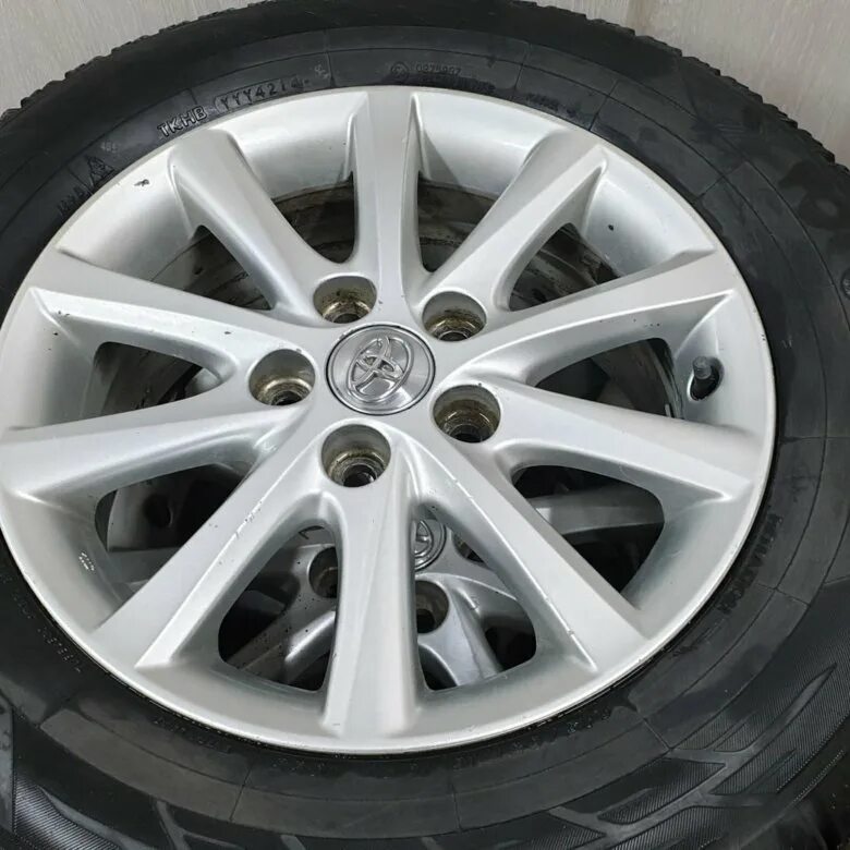 Toyota camry 40 r18. Литье камри. Камри 50 на белом литье. Литье на камри 40 r17. Литье камри.