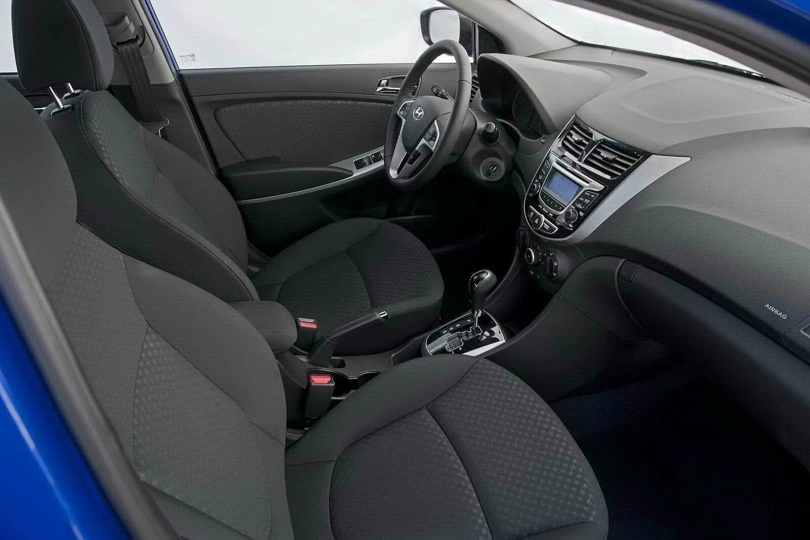 Hyundai solaris 2012 хэтчбек салон. Хендай солярис хэтчбек 2013 салон. Hyundai solaris 2014 седан салон. Hyundai solaris 2012 хэтчбек. Hyundai solaris 2014 хэтчбек салон.