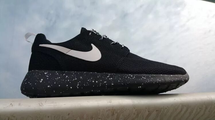 Nike Roshe Run ID Oreo - Black/White Series. 277 Найк черные. Nike Black. Найк ТШ черные.