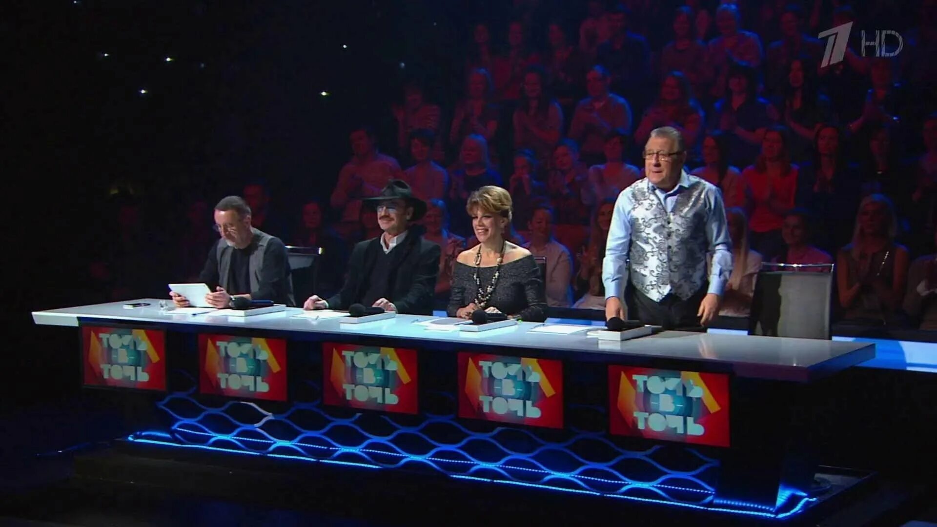 дарья антонюк точь в точь 2021. победительница шоу точь в точь. дарья антонюк точь в точь. александр олешко в шоу точь в точь. оперная певица в жюри точь в точь 2021.