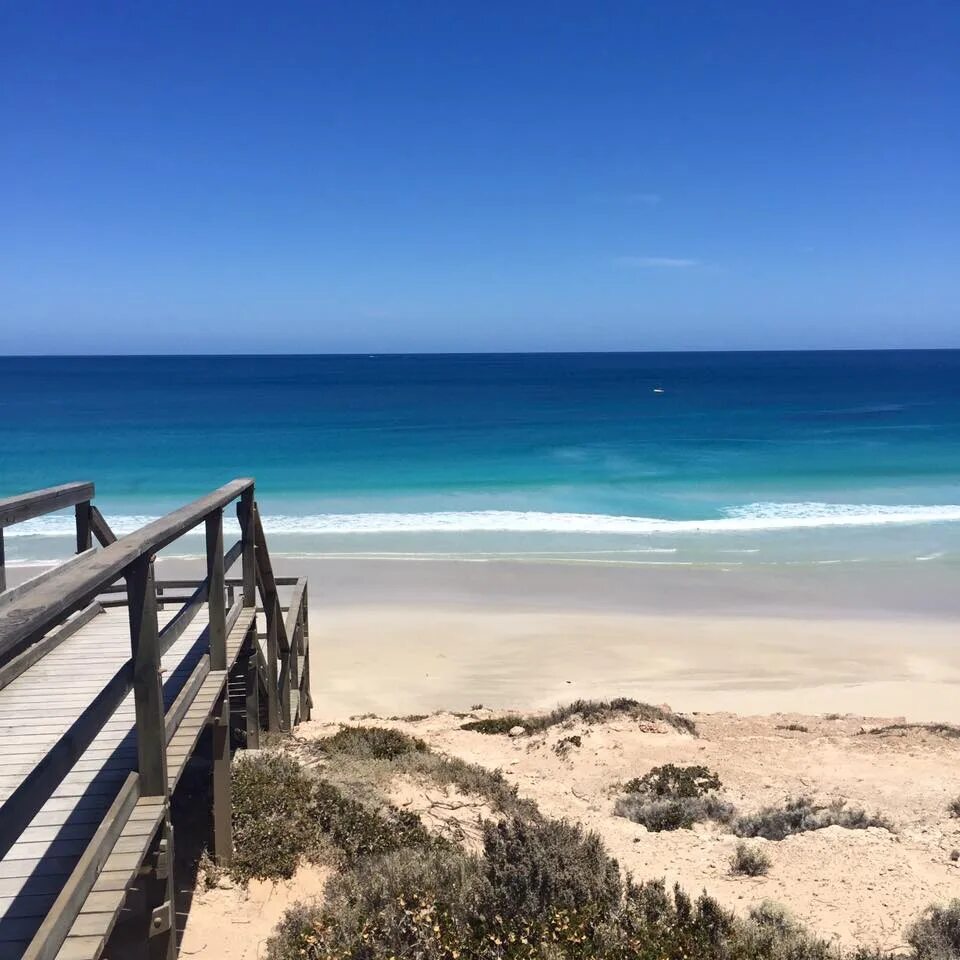 Пляж дона паула гоа. Песочный пляж. Эстетичный пляж. Чеджудо южная корея. Кандолим гоа фото.