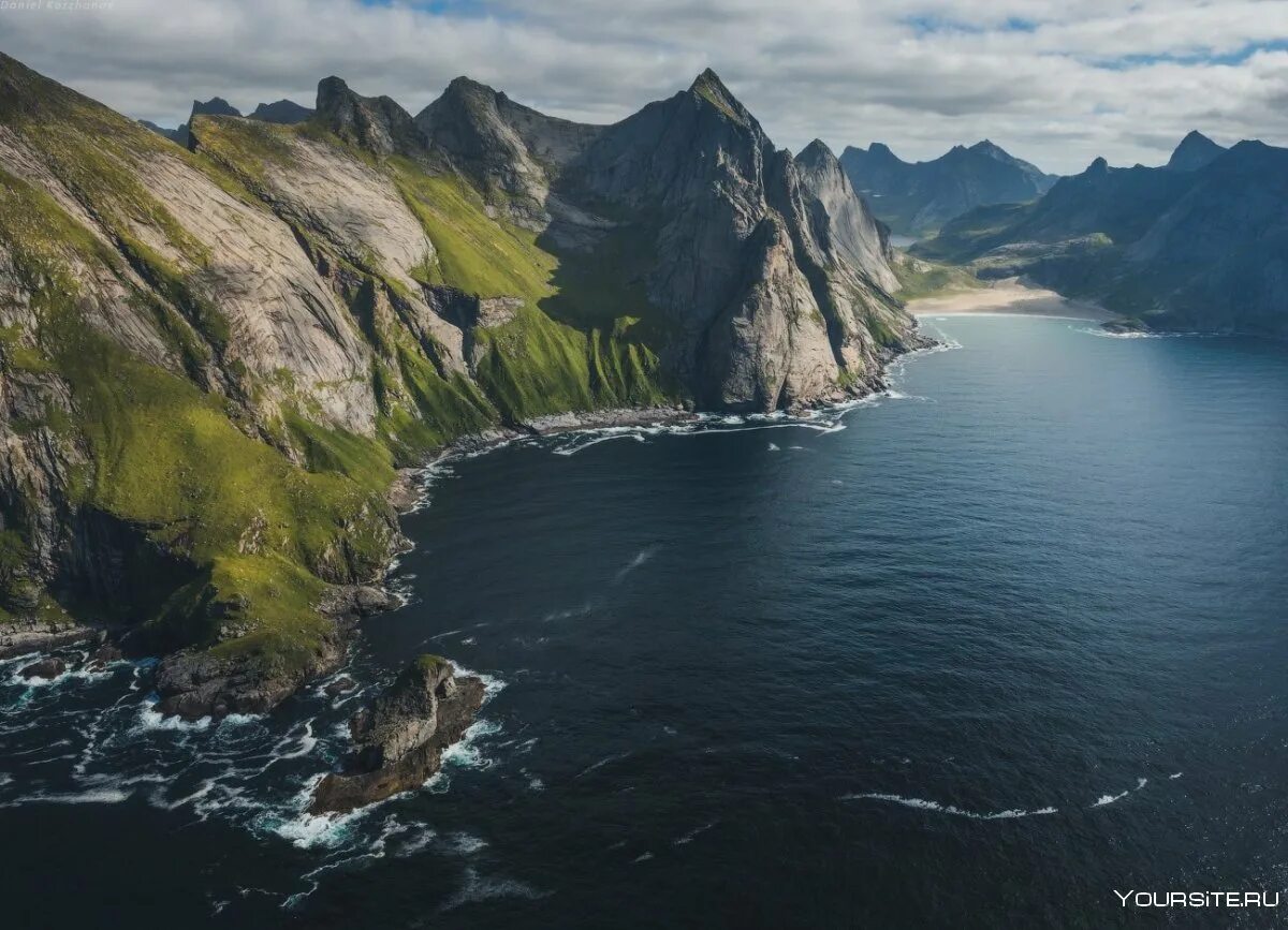 Озеро мьёса норвегия. Мьелле пляж норвегия. Фьорд хардангер норвегия. Фьорд нэрей фьорд. Фьорды кольского полуострова.