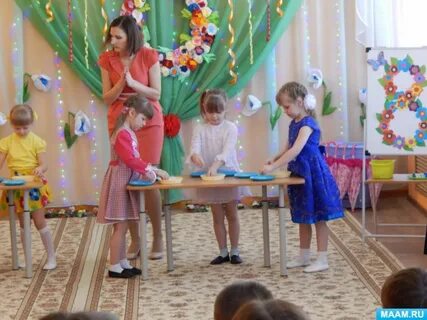 А ну ка девочки в детском саду