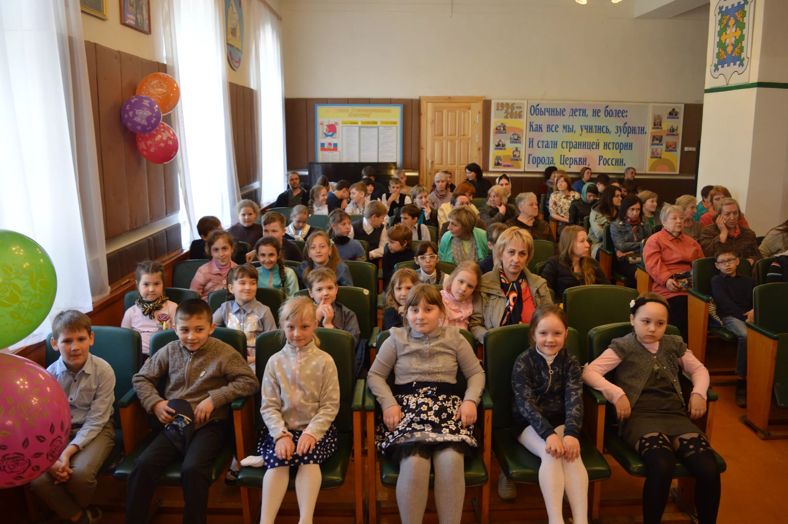 православная гимназия рославль смоленской. гимназия рославль вид внутри служба. гимназия рославль. гимназия рославль. гимназия рославль.