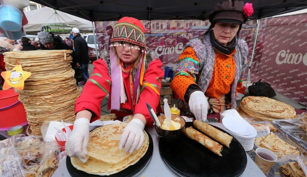 Едят ли на масленицу мясо. Блинная ярмарка на Масленицу. Выездная торговля Масленица. Масленица торговля. Блинчики на ярмарку.