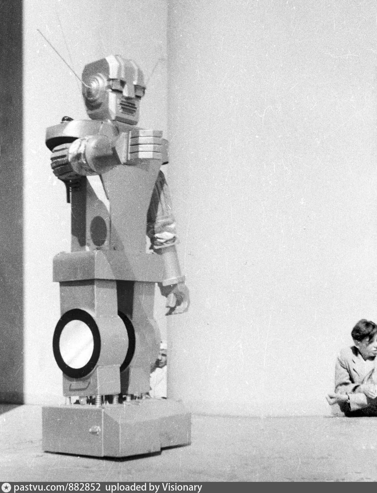 First robot. Робот на ВДНХ В 1959.