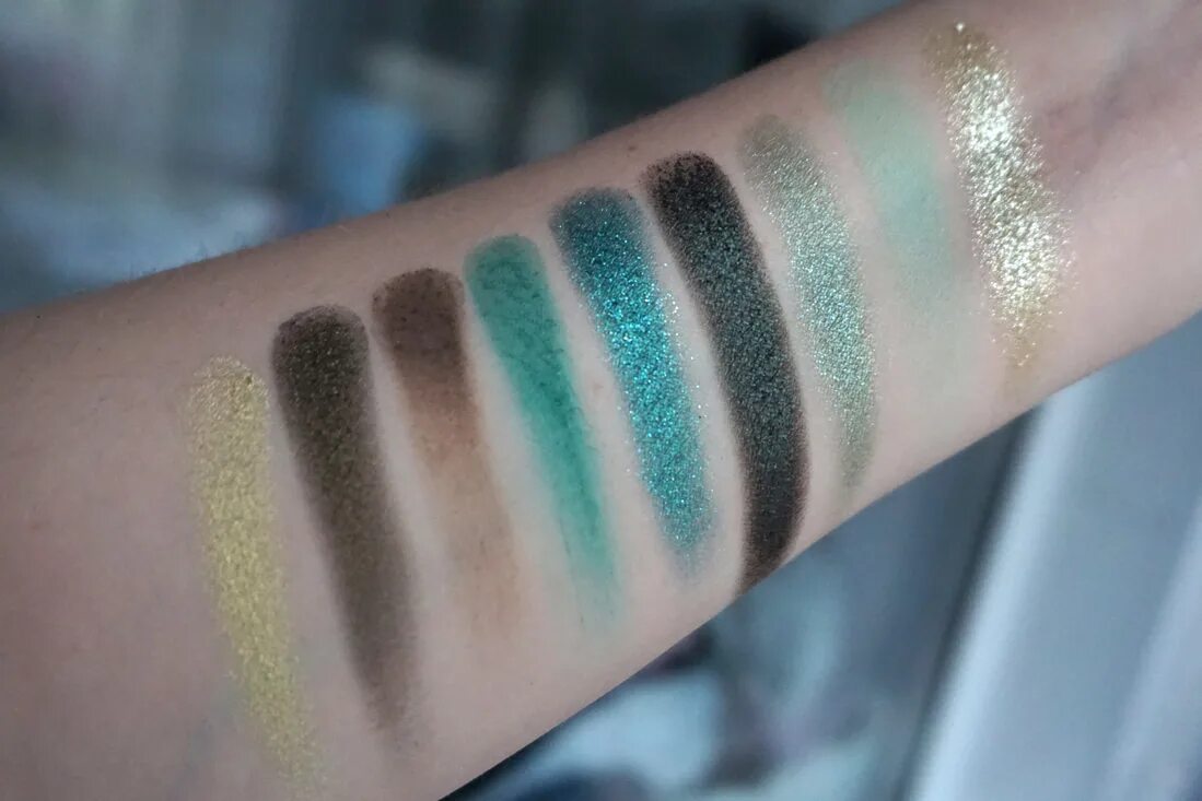 Лак для губ с матовым эффектом ив роше. Venus immortalis eyeshadow palette. Chanel les beiges тени. Шанель руж аллюр свотч. Chanel eyeshadow palette.