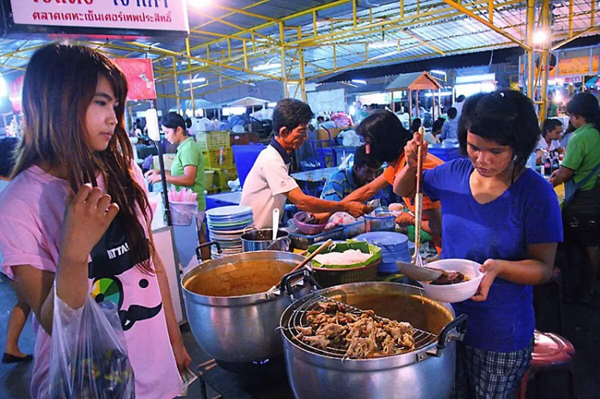 Ночной рынок тепразит. Ночной рынок Тайланд. Тайланд рынок Тепразит Паттайя. Рынок в Тайланде Найт Маркет. Паттайя ночной рынок.