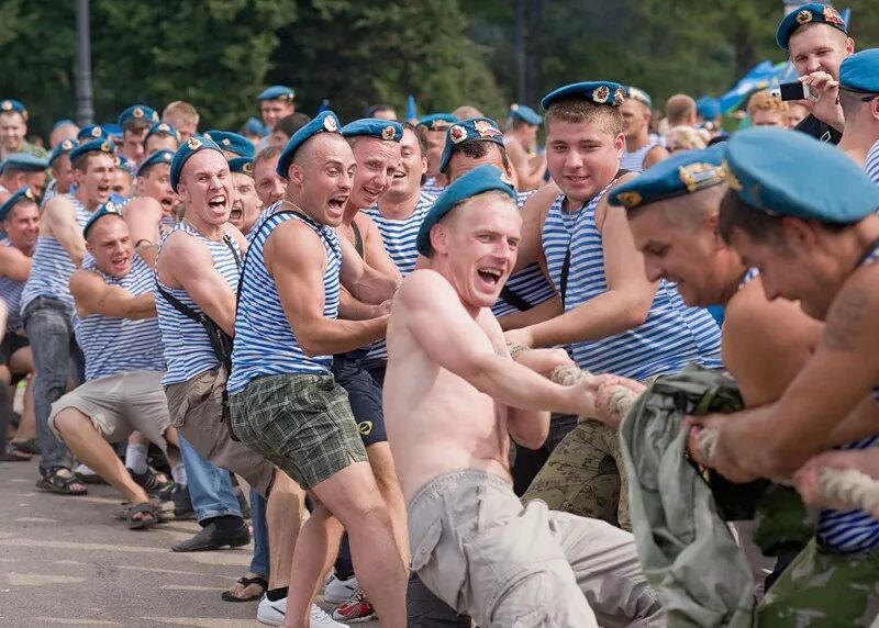 С днем ВДВ. День ВДВ С праздником. С праздником десантники. ВДВ 2 августа.