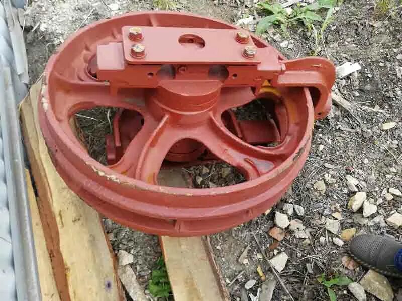 колесо направляющее ленивец дт 75. бульдозер т-130 колесо натяжное. торсионы трактора т 70. колесо натяжное 50-21-306сп. колесо ведущее звездочка т-70 70с-3202011.