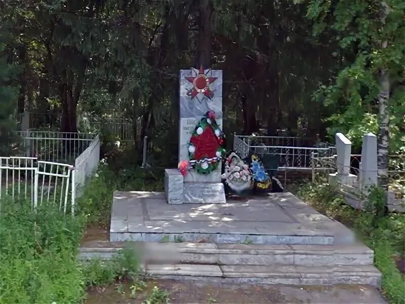 Мемориальное кладбище макариха. Кладбище чусовой. Кладбище в чусовом. Северное кладбище пермь. Заброшенное кладбище в лесу.
