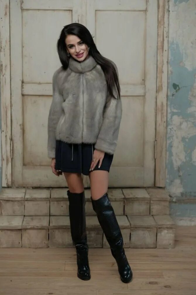 Сапоги к норковой шубе. Коричневая шуба из норки. Шуба норковая fur fashion industry. Стиль с норковой шубой. Сапоги под норковую шубу.