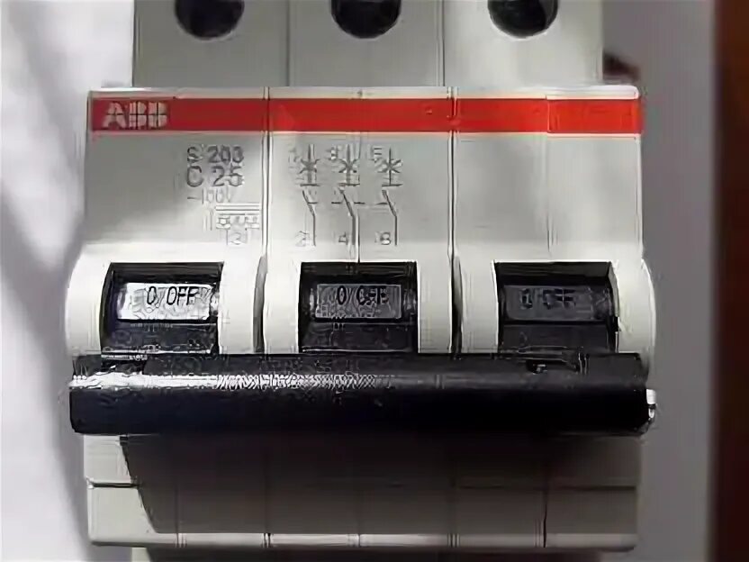 Автоматический выключатель abb 25а. Автомат ABB 25a. ABB автоматический выключатель 25а. Автомат АВВ 20а трехфазный. Автомат ABB lp1 SMISSLINE.