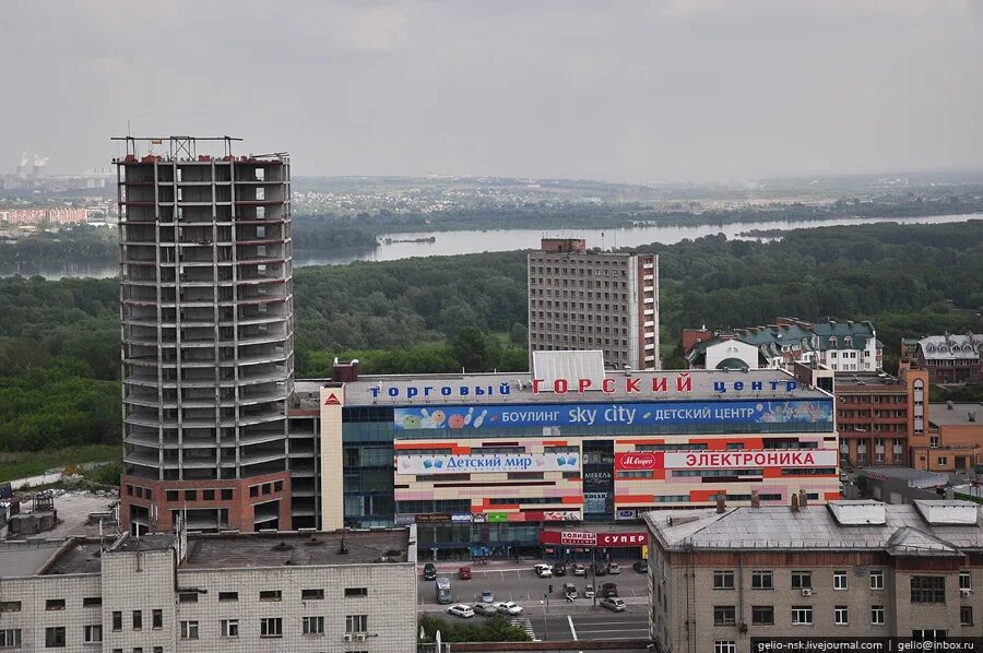 Горский сити новосибирск. Торговый центр Горский в Новосибирске. Горский Сити отель Новосибирск. Горский 142 Новосибирск.