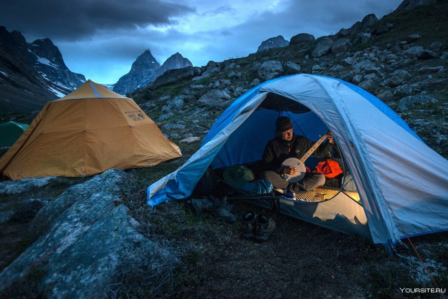 Ночевка 2015. Палатка Greenland Camping. Палатка Mountain Hiker. Ночевка на природе. Палатка на скале.