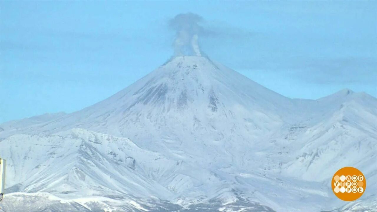Извержение вулкана Эльбрус. Вулкан Эльбрус извергается. Вулканы Камчатки. Извержение вулкана на Камчатке. Действующий ли вулкан эльбрус