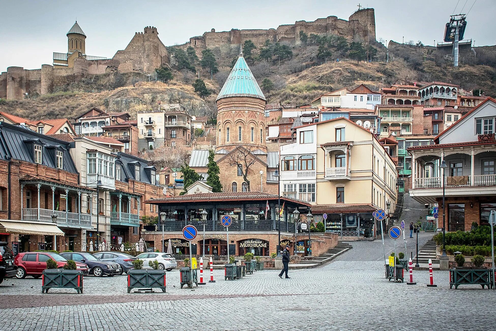 Где город тбилиси. Грузия Тбилиси центр города. Столица Грузии Тифлис. Грузия столица 2021. Грузия улочки Тбилиси.