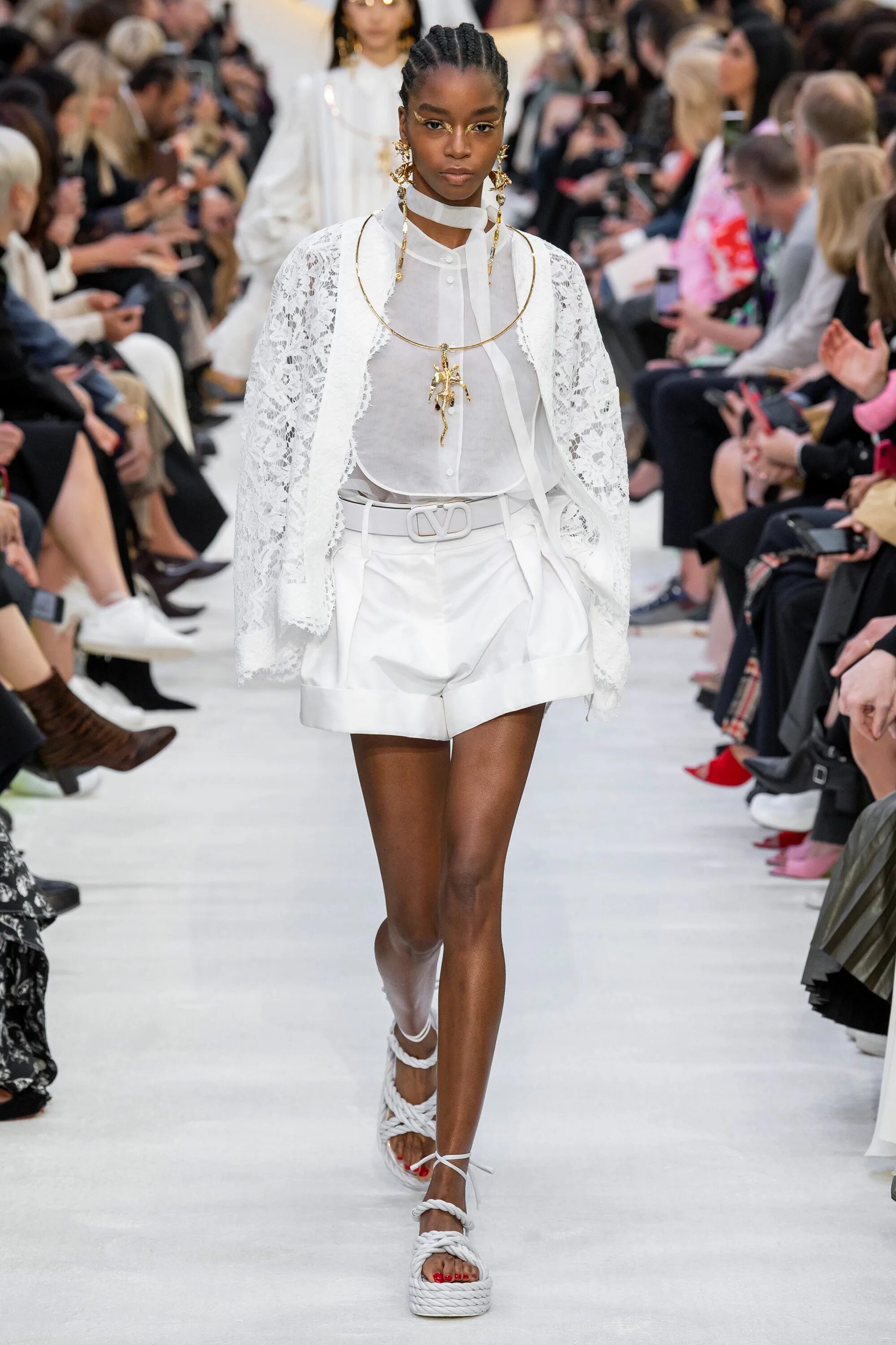 изабель марант 2020. белла хадид на подиуме 2023. кутюр ральф и руссо 2019. показ isabel marant весна-лето 2020. мода юдашкина 2022 и 2023.