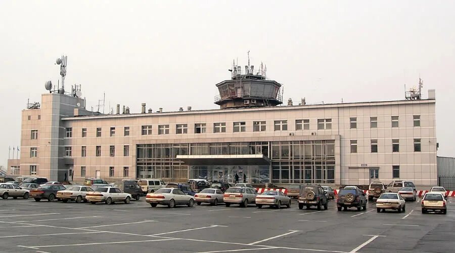Uus аэропорт. Международный аэропорт южно-сахалинск. аэропорт хомутово южно-сахалинск. старый аэропорт в южно-сахалинске. аэропорт елань южно сахалинск.