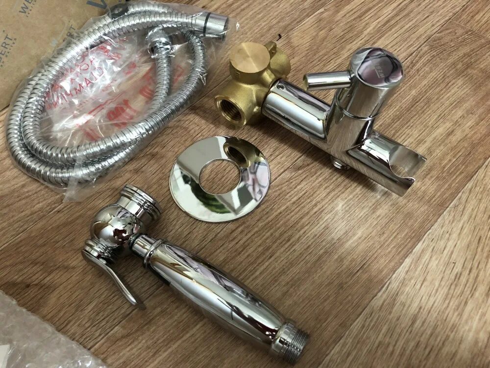 Фото смесителей гигиенических. Гигиенический душ villeroy boch. Frap гигиенический душ со смесителем. Grace lm1519c. Гигиенический душ kern 4046.