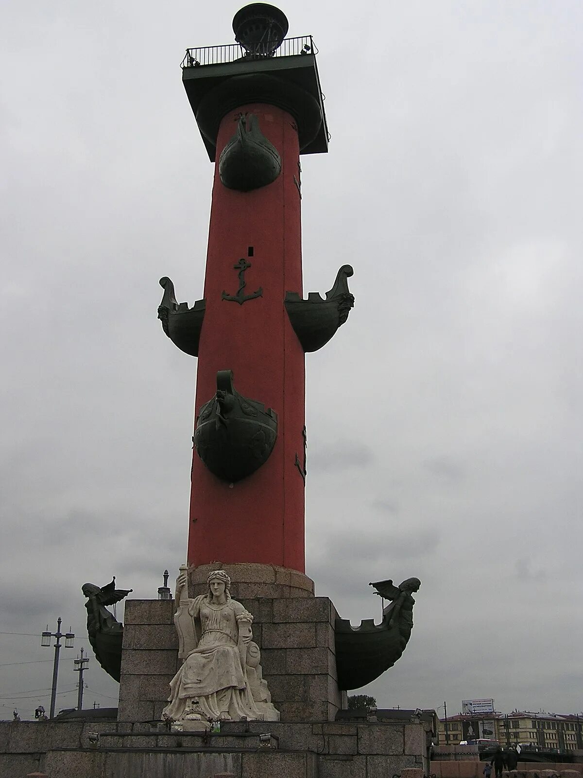 ростральные колонны васильевский остров факелы. кунсткамера. блокада ленинграда ростральная колонна 1945. ростральные колонны с огнем. ростральные колонны в блокаду ленинграда.