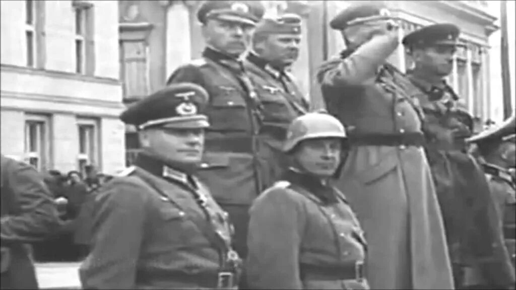 Парад советских и немецких. Парад красной армии и вермахта в бресте 1939. германо советский парад брест 1939. парад в бресте 22 сентября 1939 года. гудериан и кривошеин.