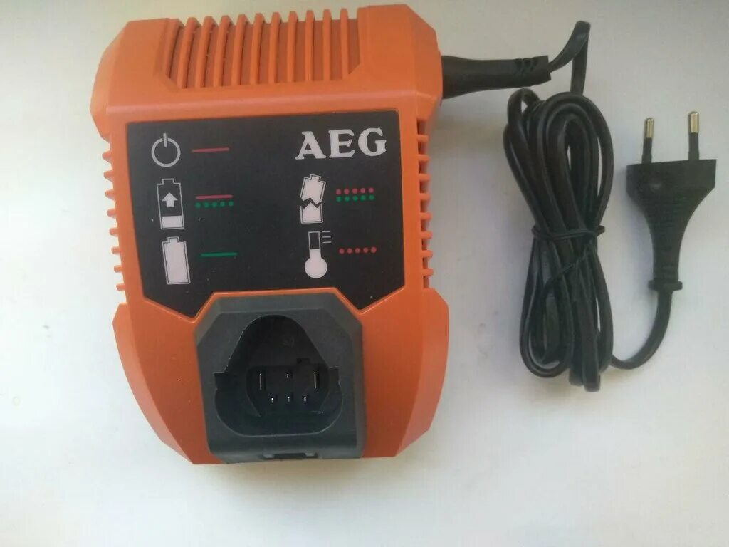 AEG зарядное устройство ll1240. AEG ll1240 шуруповёрт. Зарядка AEG. AEG устройство зарядное ll1230. Зарядное устройство aeg