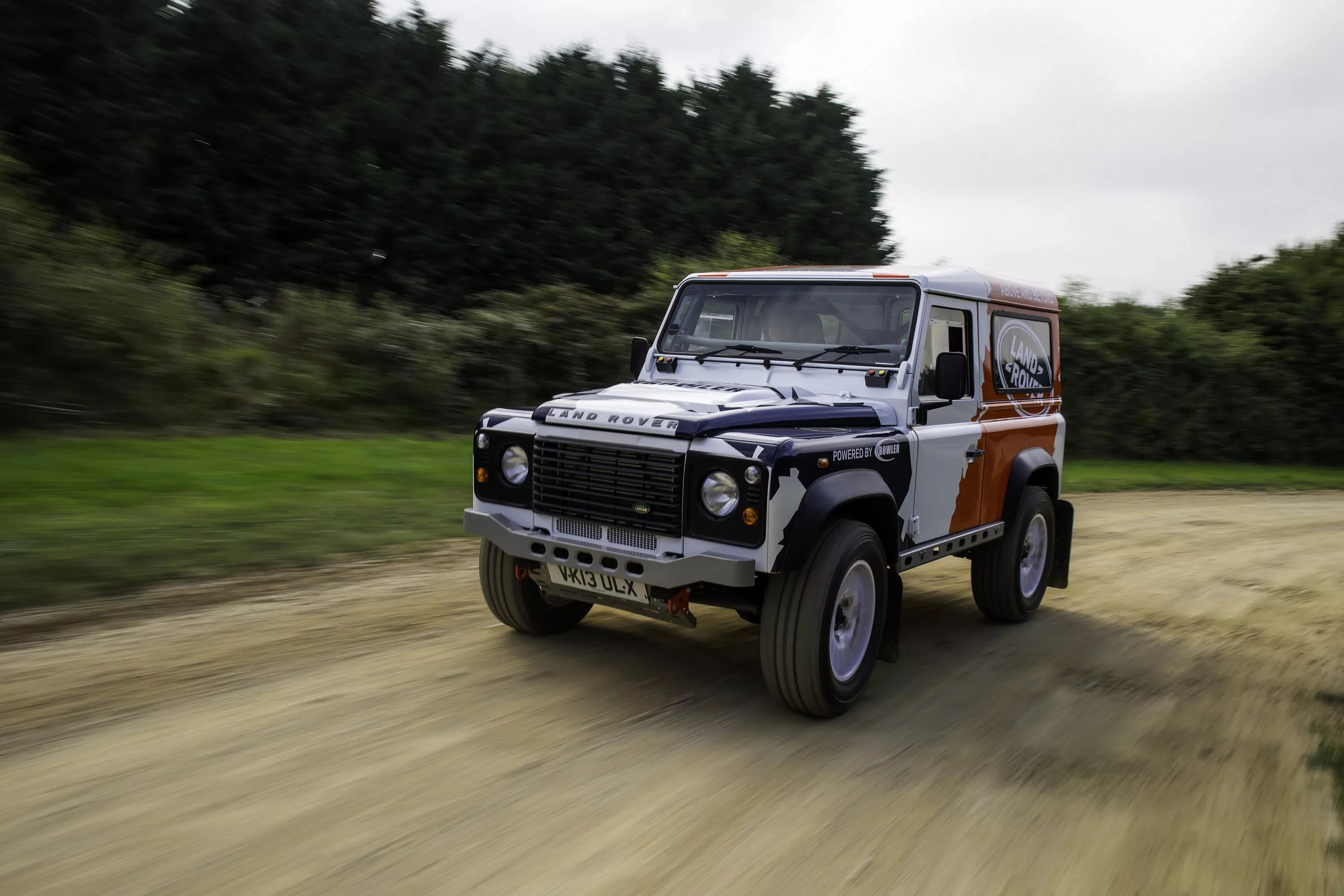 Defender full. Ленд Ровер Дефендер 2013. Land Rover Defender 90 Rally. Дефендер Боулер. Ленд Ровер Дефендер 1998 ралли.