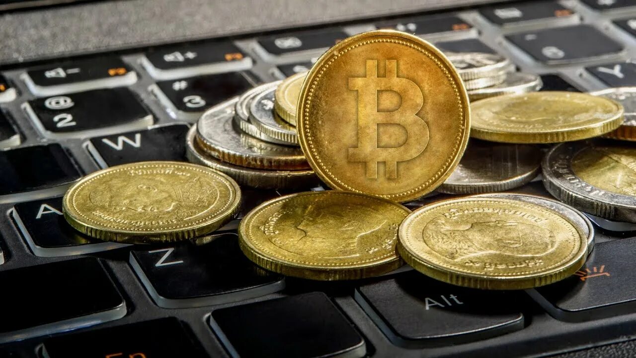 Биткоин самолет. Биткоин разрушен. Производство биткоина. Coindesk. Деньги биткоин.