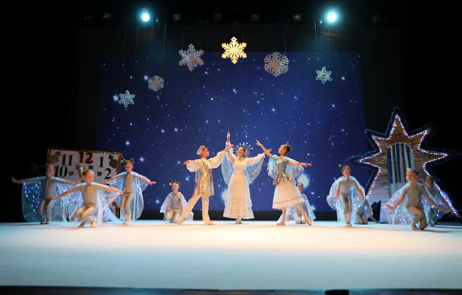 новый год обои. дарья сагалова снегурочка фотосессии. с новым годом музыкальные. музыкальные картинки. музыкальный новый год.