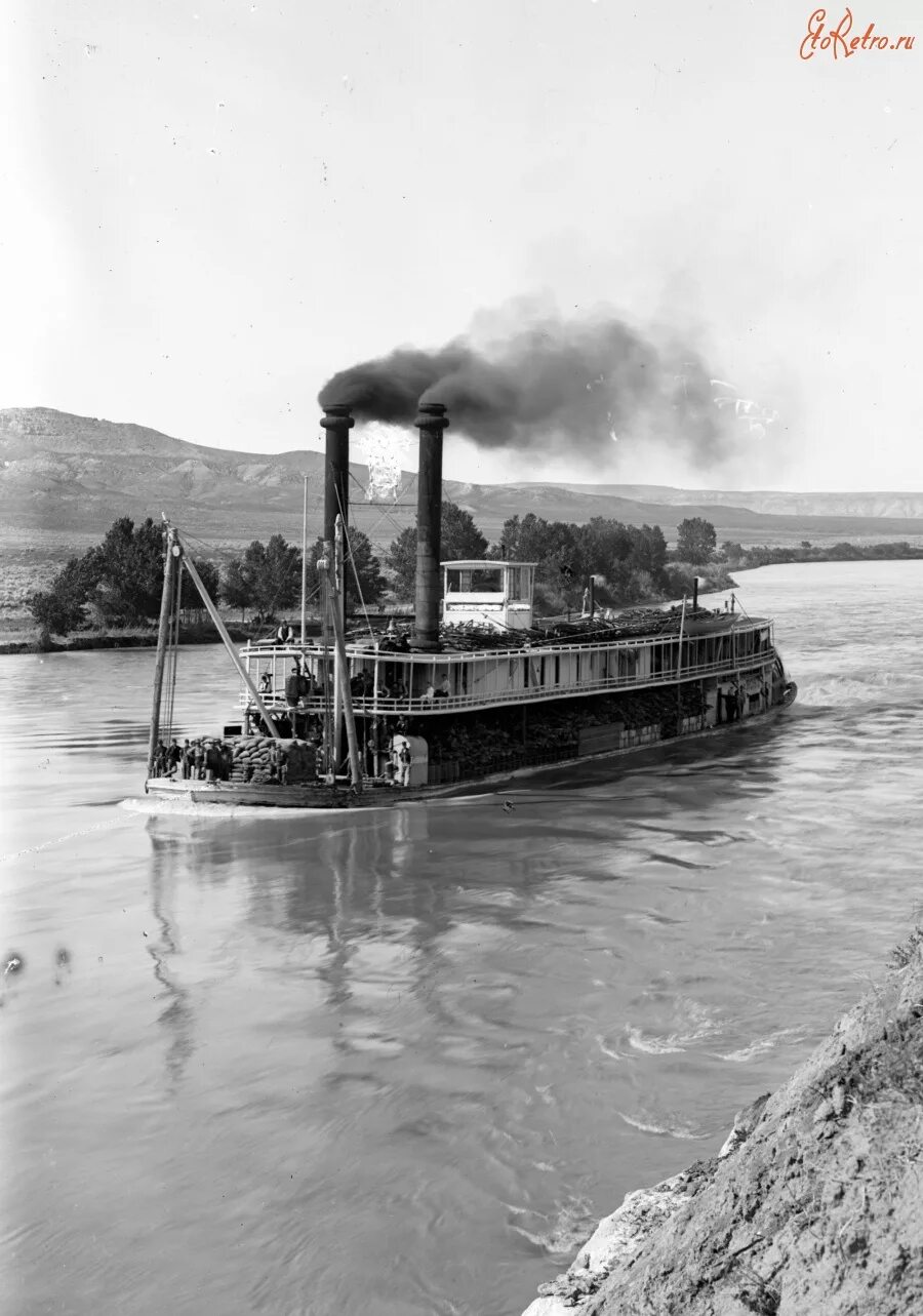 Колесные пароходы Миссисипи. Колёсные пароходы 19 века. Паровой катер Steamboat. Пароход Пироскаф.