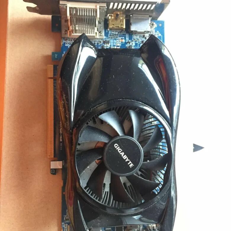 Видеокарта AMD Radeon hd5700 1gb.