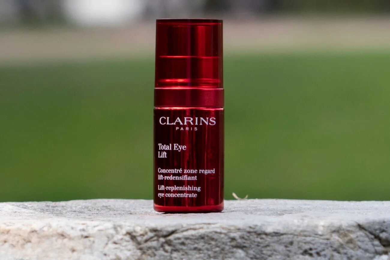 Clarins total Eye Lift. Сыворотка кларанс total Eye. Кларанс лифтинг для глаз. Концентрат с эффектом лифтинга для кожи вокруг глаз Clarins "total Eye Lift" 15 ml. Концентрат для глаз