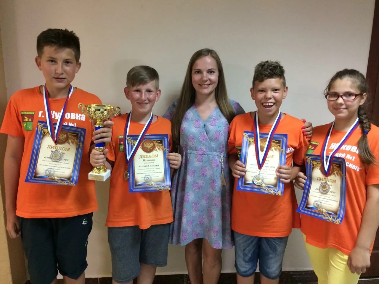 Мортикова анна шашки. Лицей 1 жуковка брянская область. Лицей 1 жуковка брянская область. Жуковский лицей 14 линейка 2022. Лицей 1 жуковка брянская область.