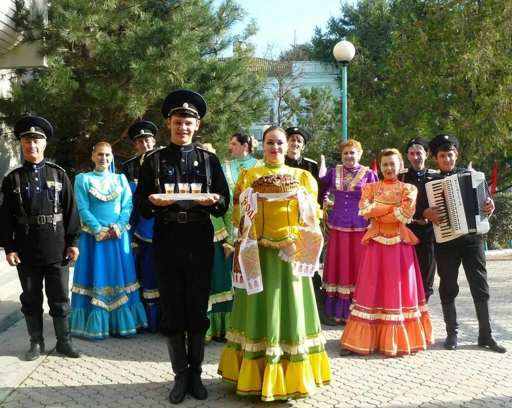 Кизляр краснодар. Терский ансамбль Кизляр. Терский ансамбль в Каспийске. Казачий ансамбль Терский. Терские казаки Кизляра.