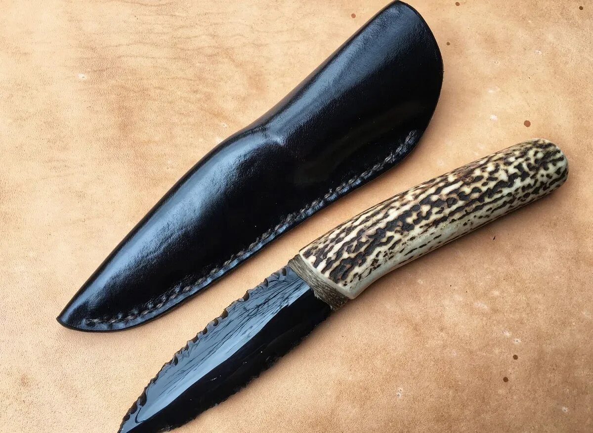 Обсидиановый ритуальный нож. Ножи из обсидиана армения. Обсидиан клинок. Обсидиан клинок. Обсидиановый нож майя.