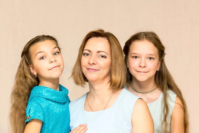 Mother and daughter family. Мама и 2 Дочки силуэт. Two daughters. Asian Middle-aged mother and daughter Group photo Hairdressing poster White background.